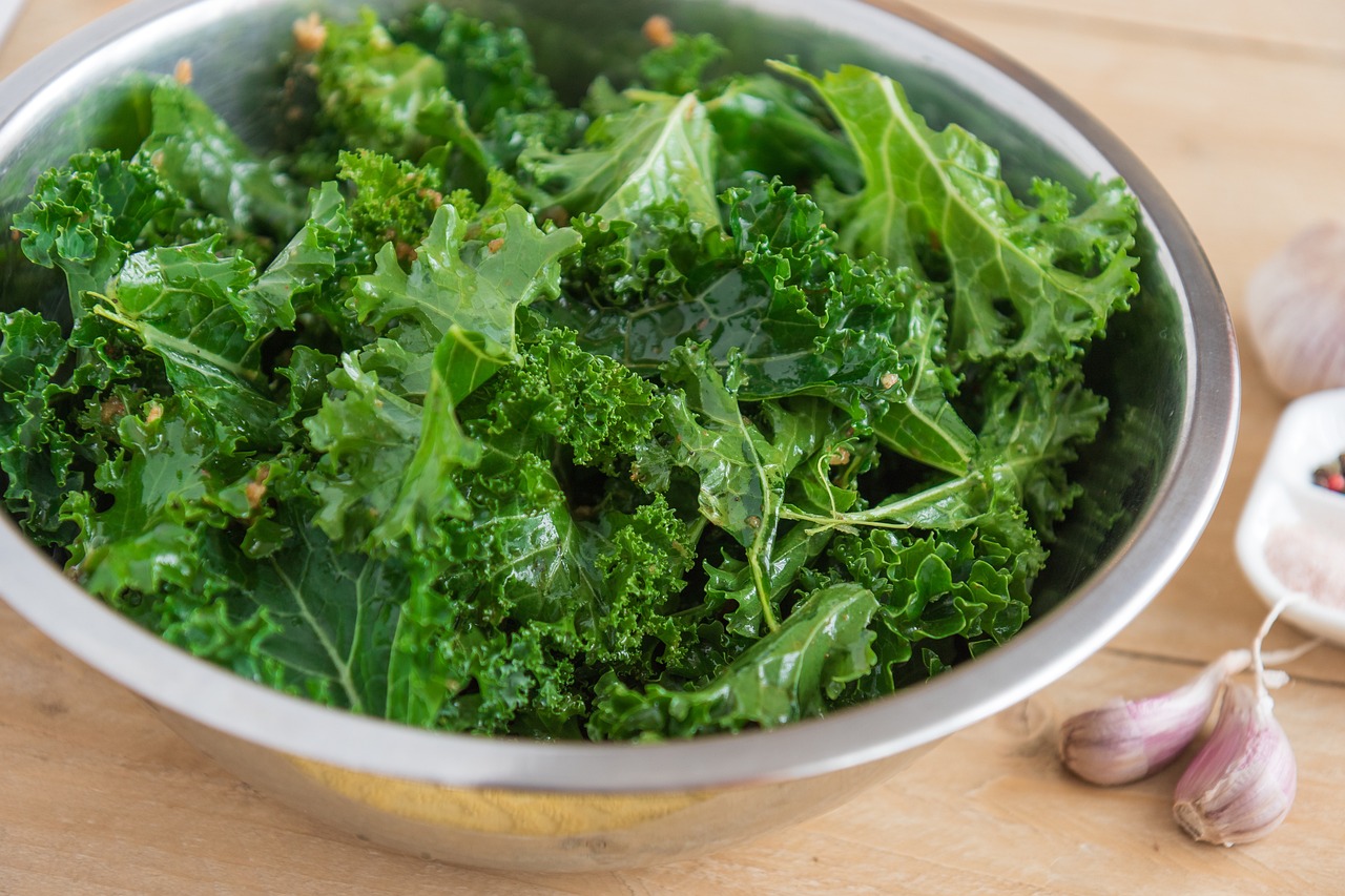 3 Good Reasons to Eat More Kale & 2 Reasons Not to